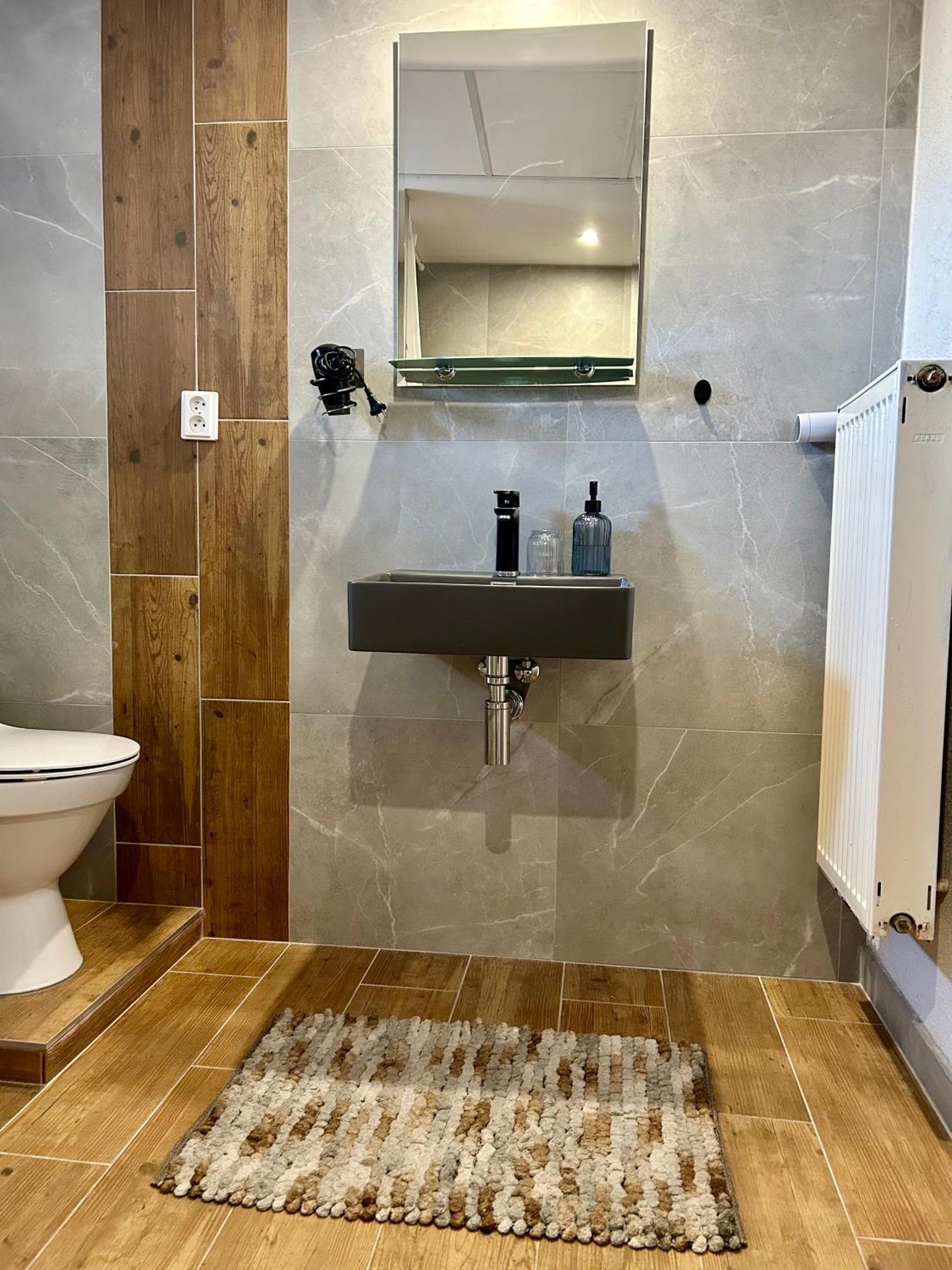 Apartman Velicka Vinaren Poprad Exteriör bild