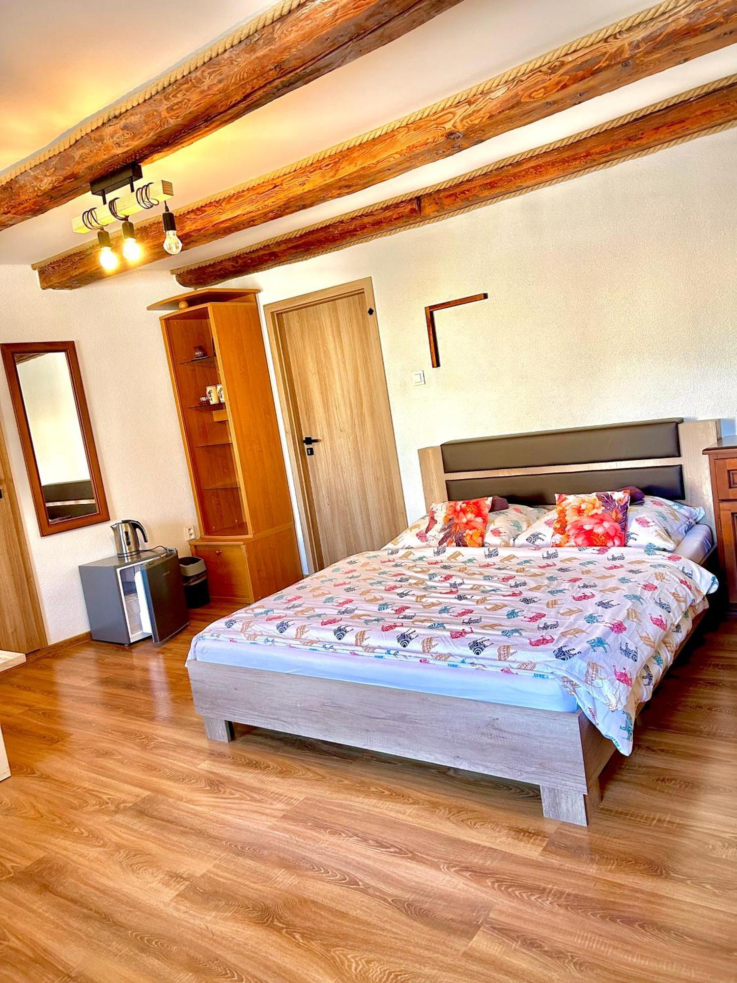 Apartman Velicka Vinaren Poprad Exteriör bild